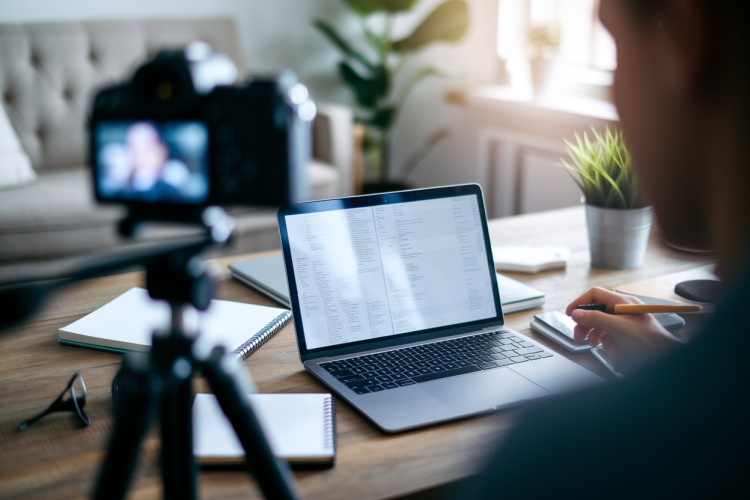 CV vidéo ou traditionnel : lequel choisir selon votre secteur ?