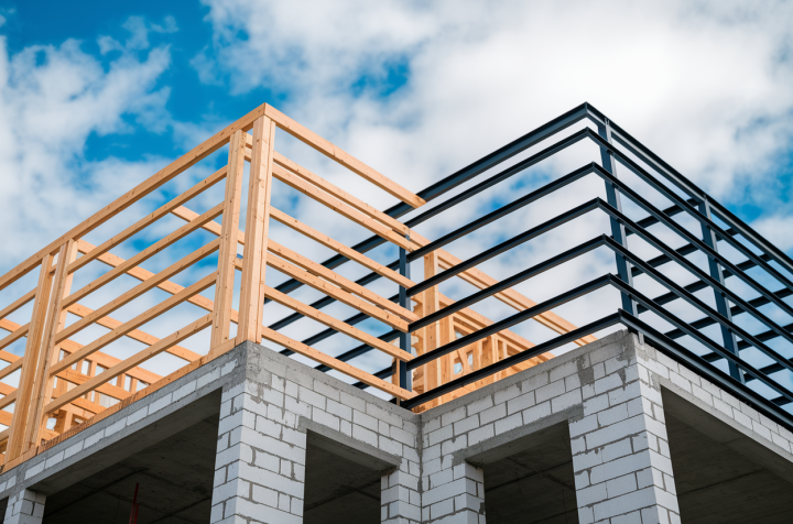 bois ou acier : quel matériau structurel pour votre projet immobilier