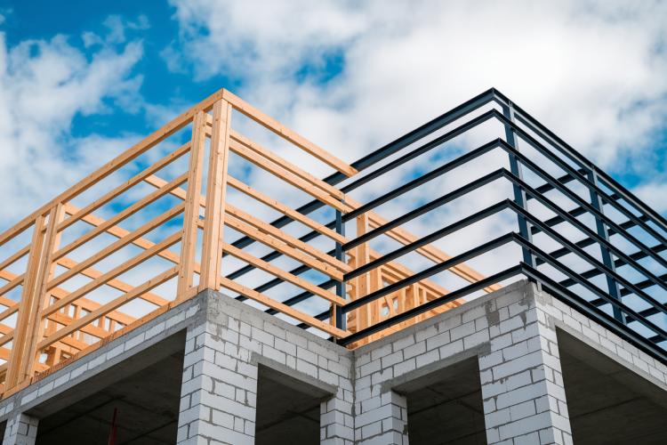 bois ou acier : quel matériau structurel pour votre projet immobilier